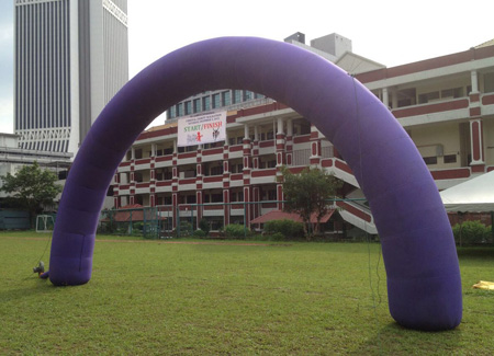 Inflatable arch for starting point or finish lane